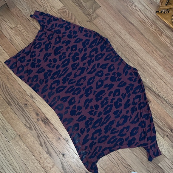 Soprano Leopard Print Short Dolmen Sleeve Top Size M - Picture 6 of 6